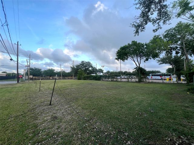 2002 Telephone Road, Houston, TX 77023