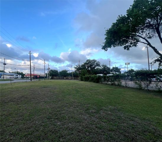 2002 Telephone Road, Houston, TX 77023