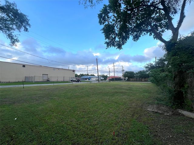 2002 Telephone Road, Houston, TX 77023