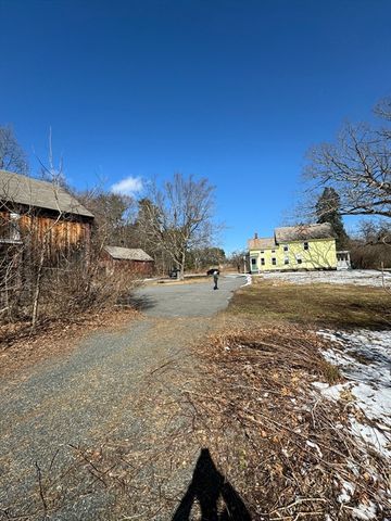 34 Colorado Ave, Greenfield, MA 01301