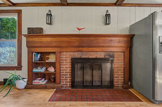 66 Glendale St, Easthampton, MA 01027