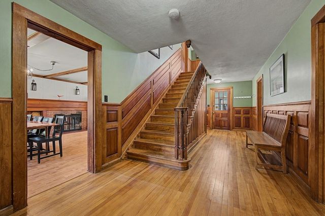 66 Glendale St, Easthampton, MA 01027