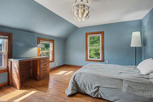 66 Glendale St, Easthampton, MA 01027