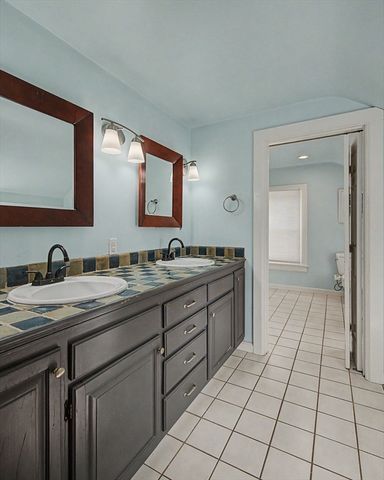 66 Glendale St, Easthampton, MA 01027