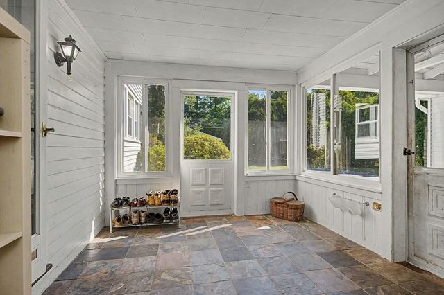 66 Glendale St, Easthampton, MA 01027