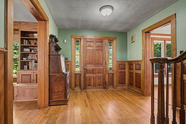 66 Glendale St, Easthampton, MA 01027