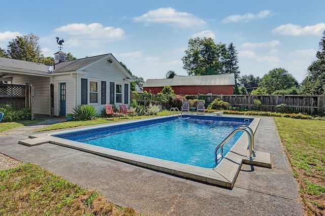 66 Glendale St, Easthampton, MA 01027