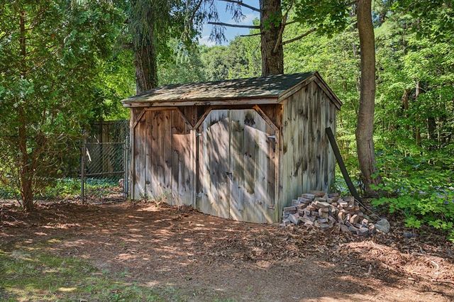 66 Glendale St, Easthampton, MA 01027