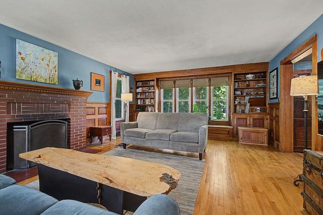 66 Glendale St, Easthampton, MA 01027