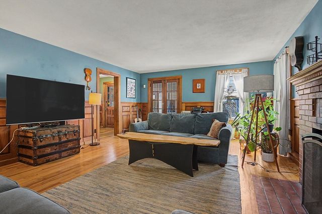66 Glendale St, Easthampton, MA 01027
