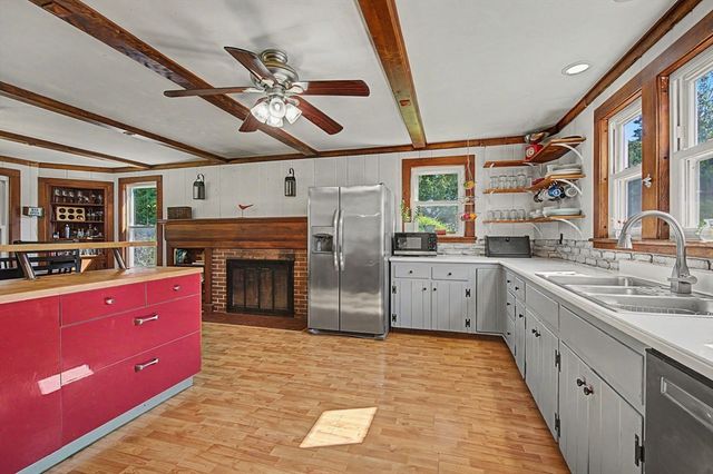 66 Glendale St, Easthampton, MA 01027