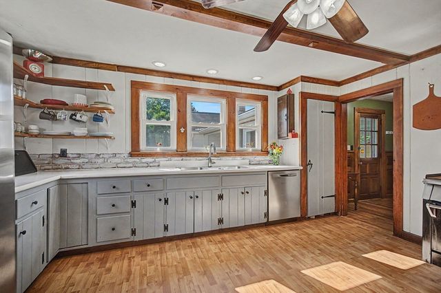 66 Glendale St, Easthampton, MA 01027