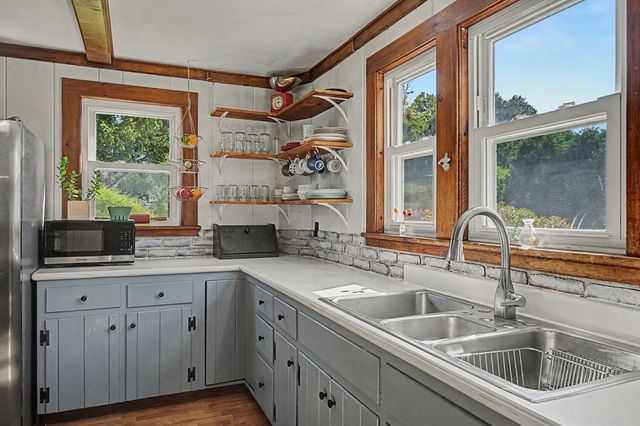66 Glendale St, Easthampton, MA 01027