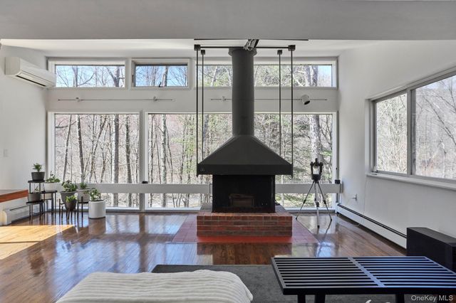 611 N Clove Road, Millbrook, NY 12545