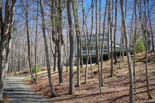 611 N Clove Road, Millbrook, NY 12545