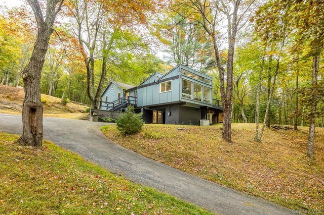 611 N Clove Road, Millbrook, NY 12545