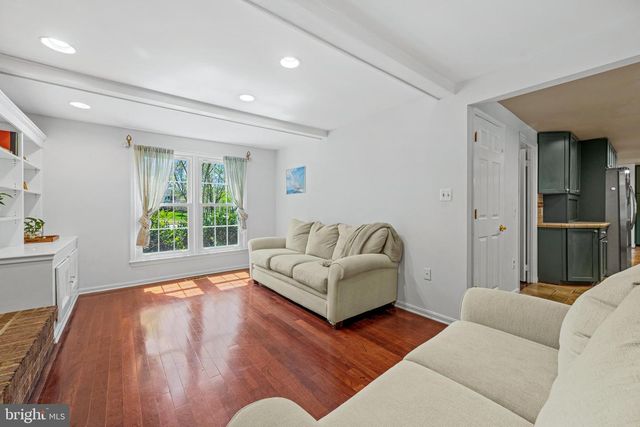 6 STARLIGHT CT, Potomac, MD 20854