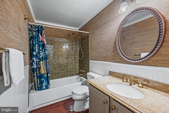 6 STARLIGHT CT, Potomac, MD 20854