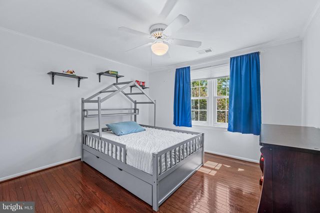 6 STARLIGHT CT, Potomac, MD 20854