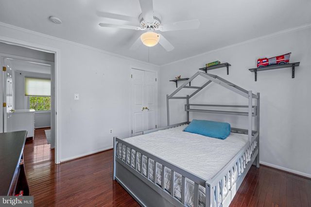 6 STARLIGHT CT, Potomac, MD 20854