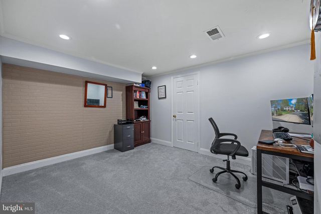 6 STARLIGHT CT, Potomac, MD 20854