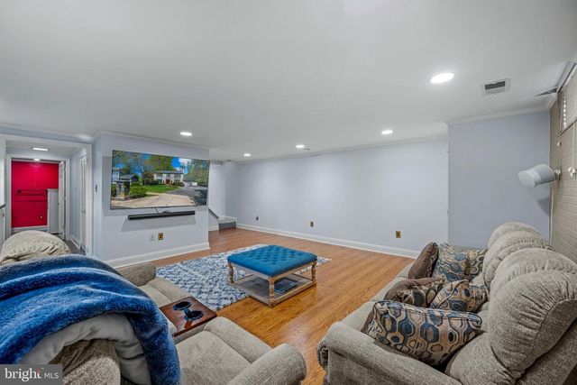 6 STARLIGHT CT, Potomac, MD 20854
