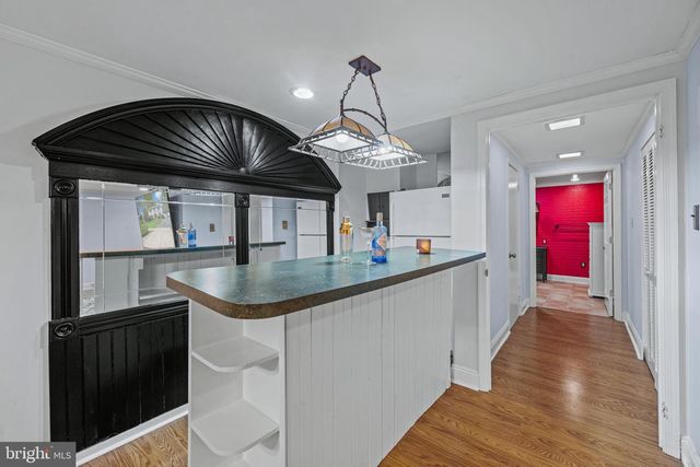 6 STARLIGHT CT, Potomac, MD 20854