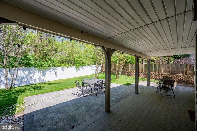 6 STARLIGHT CT, Potomac, MD 20854