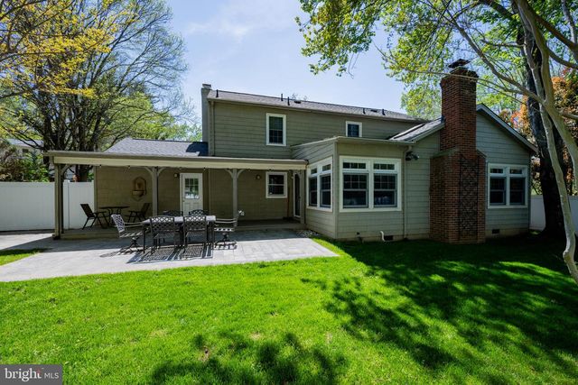 6 STARLIGHT CT, Potomac, MD 20854