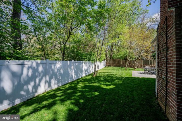 6 STARLIGHT CT, Potomac, MD 20854