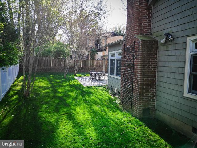 6 STARLIGHT CT, Potomac, MD 20854