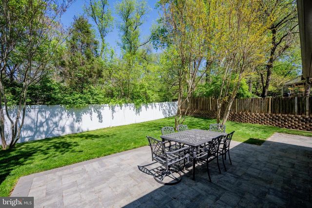 6 STARLIGHT CT, Potomac, MD 20854