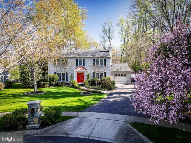 6 STARLIGHT CT, Potomac, MD 20854