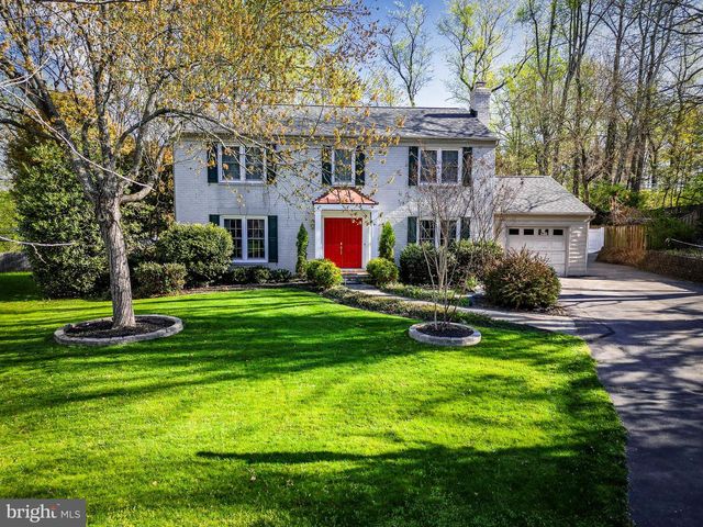 6 STARLIGHT CT, Potomac, MD 20854
