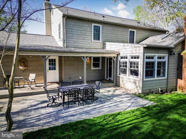 6 STARLIGHT CT, Potomac, MD 20854