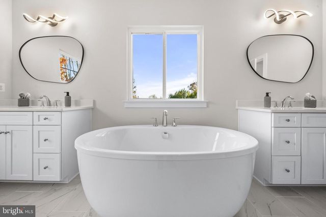 7505 MAGARITY RD, Falls Church, VA 22043