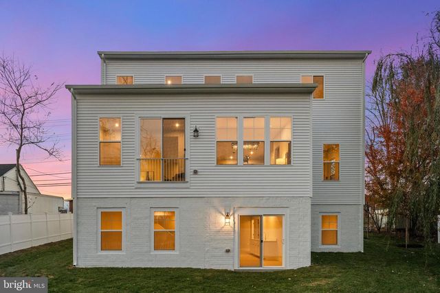 7505 MAGARITY RD, Falls Church, VA 22043