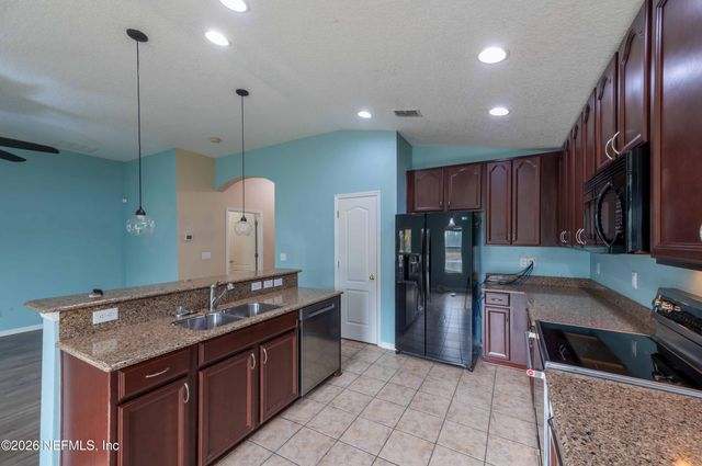 4667 PINE LAKE Drive, Middleburg, FL 32068