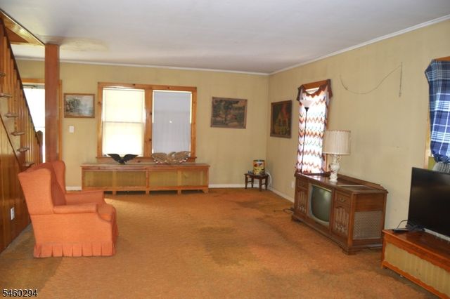 42 Fortysecond St, Readington Twp., NJ 08889