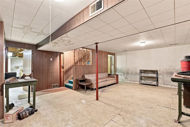 2423 O Ave NW, Cedar Rapids, IA 52405