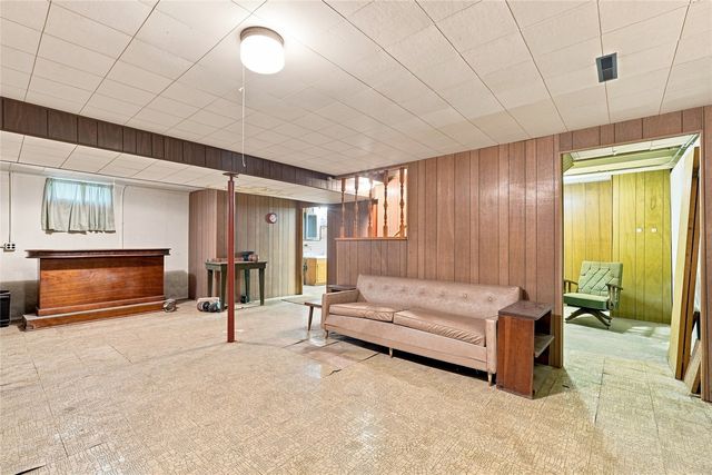 2423 O Ave NW, Cedar Rapids, IA 52405
