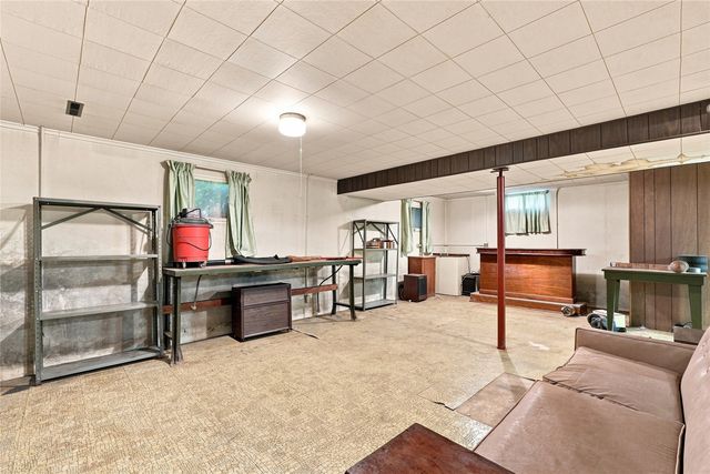 2423 O Ave NW, Cedar Rapids, IA 52405