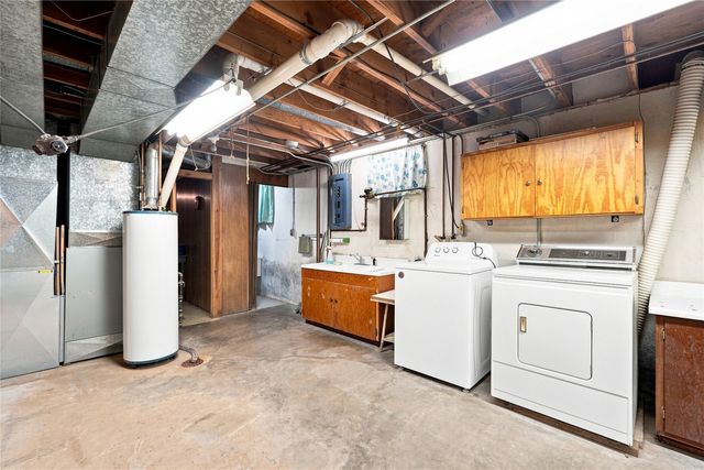 2423 O Ave NW, Cedar Rapids, IA 52405