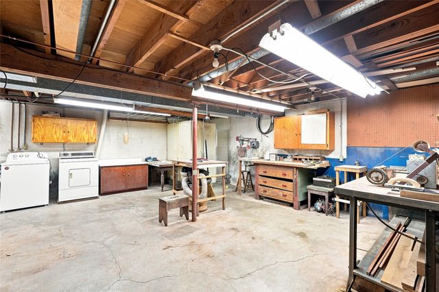 2423 O Ave NW, Cedar Rapids, IA 52405