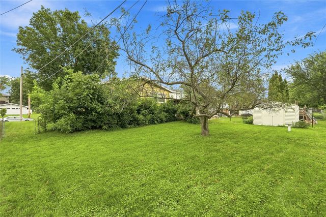 2423 O Ave NW, Cedar Rapids, IA 52405