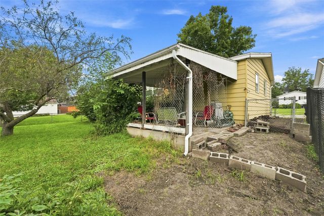 2423 O Ave NW, Cedar Rapids, IA 52405