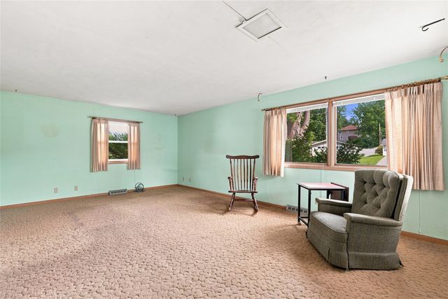 2423 O Ave NW, Cedar Rapids, IA 52405