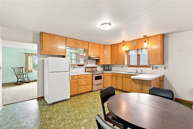 2423 O Ave NW, Cedar Rapids, IA 52405
