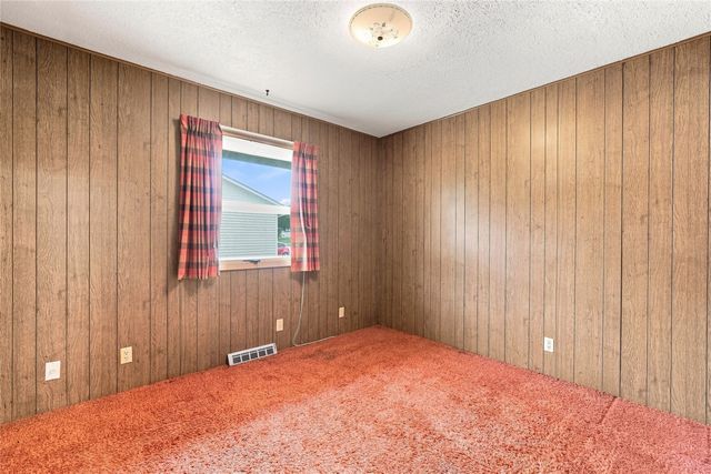 2423 O Ave NW, Cedar Rapids, IA 52405