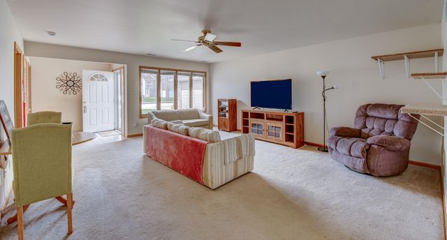 6935 Swan Lane, Schererville, IN 46375